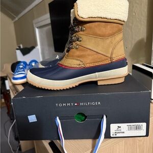Brand new Tommy Hilfiger boot size 8wmns.